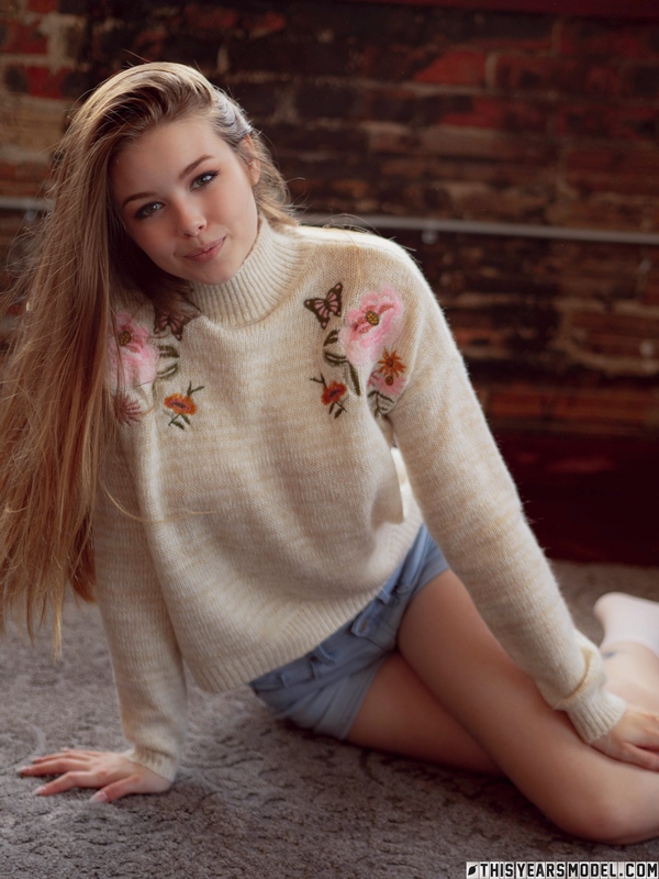 [ThisYearsModel] Lana Lea - Sweet Sweater Girl 1-2