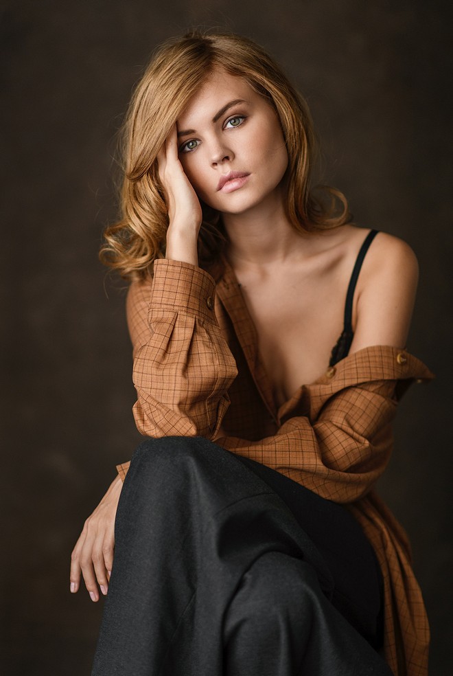 Anastasiya Scheglova - Short Story (by Chris Bos) / RSMagazine